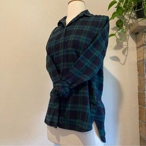 Madewell classic flannel high-low shirt plaid green & black button front